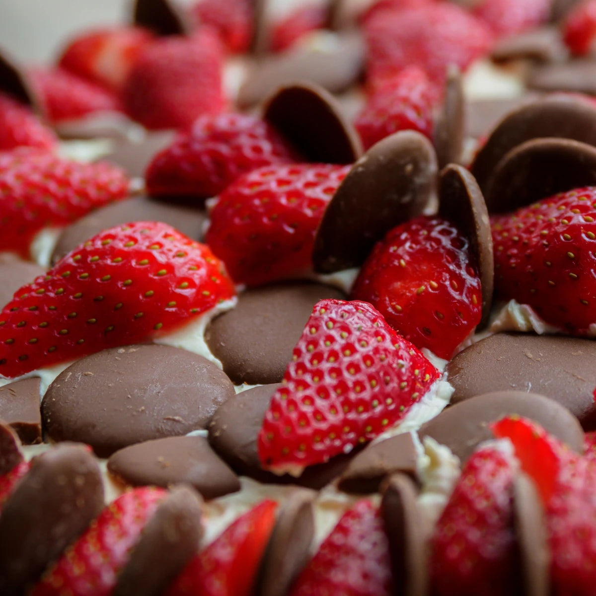 Chocolate Strawberry Macarons (Pack of 6)